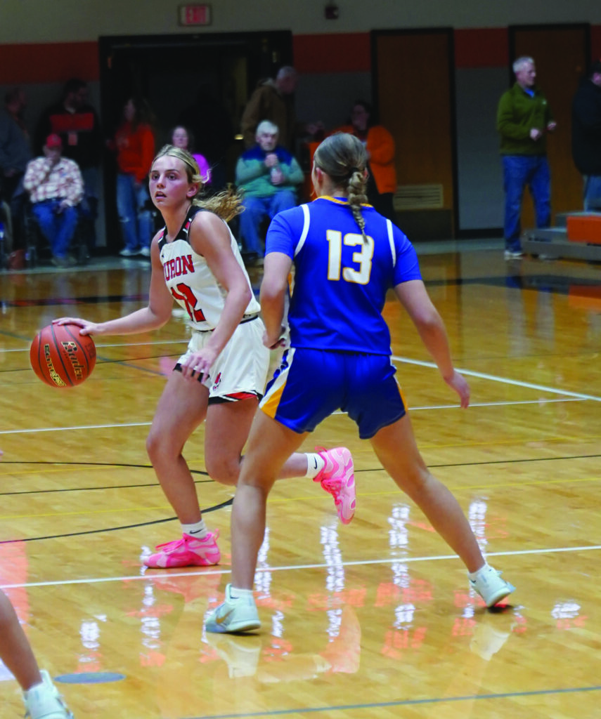 MIKE CARROLL/PLAINSMAN Huron’s Jessalyn Noyes handles the ball on the perimeter against O’Gorman’s Chloe Hammrich during their game Tuesday at Huron Arena.