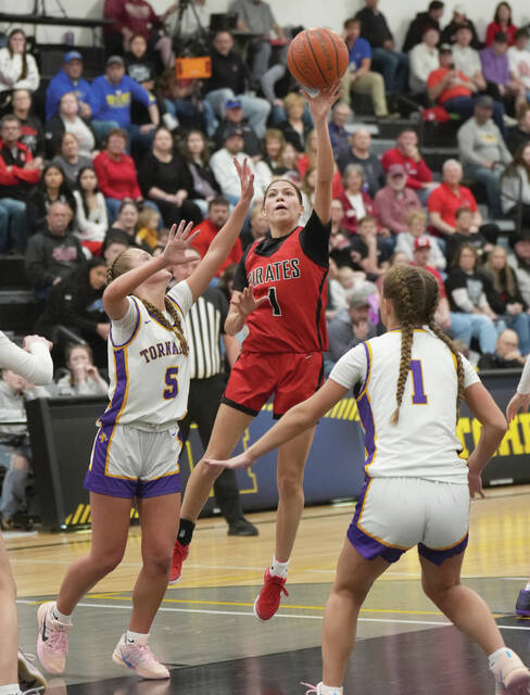 Photos courtesy of Craig Wollman Highmore-Harrold’s Autumn Fallis puts up a shot during Thursday’s game.