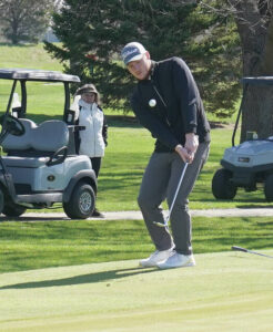 Wessington Springs, SC/W capture 281 golf titles