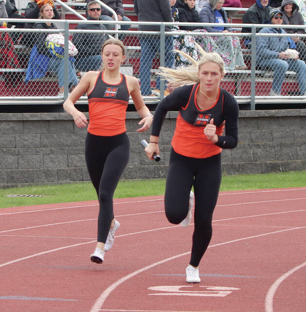 Hurons Jayla Schley takes the baton from teammate Ellie Puterbaugh.
Shaun Sarvis/Plainsman