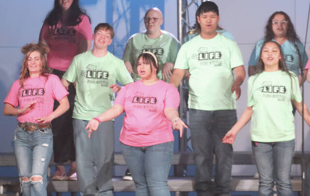 Concert choir
                                 Benjamin Chase/Plainsman
